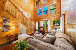 Modern 2BR HOT TUB Gameroom FREE Attraction Tickets